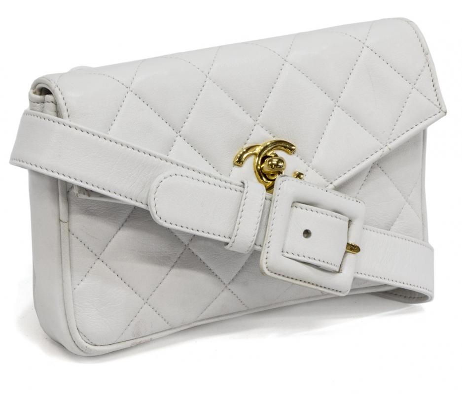 Timeless Vintage Chanel White Classic medium flap bag Leather ref.197785 -  Joli Closet