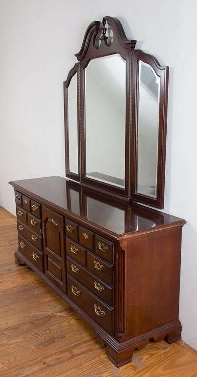 Thomasville Dresser W Mirror By Bremo Auctions 519573 Bidsquare